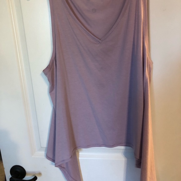 Lululemon tank. - Picture 3 of 6